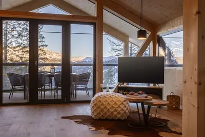 Image de Superior Chalet # 6 with Sauna & Hot Tub