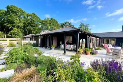Image de Luxury Countryside Haven for 10