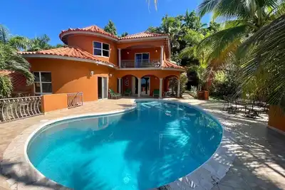 Image de Hospitality Expert Stonehenge:5br Villa/Chef/Beach