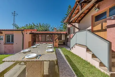 Image de Charming and Calm House - 5 minutes from the Beach by Lisbeyond