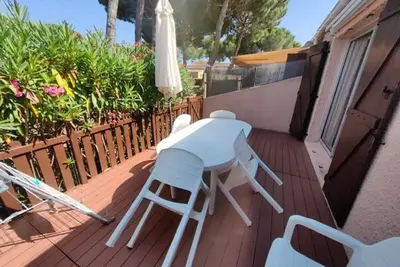 Image de Villa mitoyenne climatisée avec piscine et parking pour 6 pers