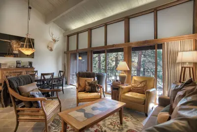 Image de Tall Timbers (#810) | 10 min to Ski - Golf - Pool/HotTub/Fitness - A/C