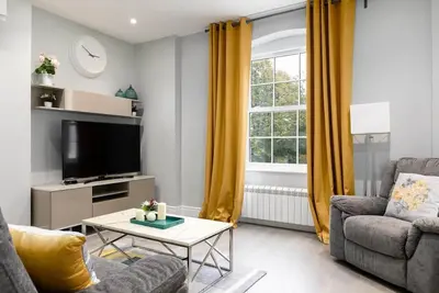 Image de Modern 3 Bedroom, 2 Bathroom Flat few min Walk from Station installed Ac