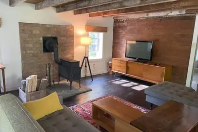 Image de Cozy Farmhouse With Fireplace and Hot Tub