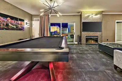 Image de 2 Bedrooms- 2, 180sqft- Strip View -Pool Table- Retro 80's Arcade-Platinum Hotel