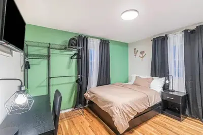 Image de Split Suite 3 bedroom, Large Dining Area, Fenced Yard