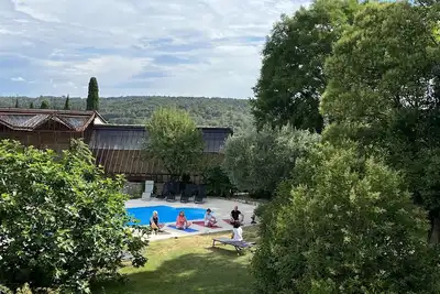Image de Beautiful renovated Mansion. Family friendly with large secluded garden and pool