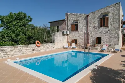 Image de Afroditi 4 bedrooms, pool, Picturesque village