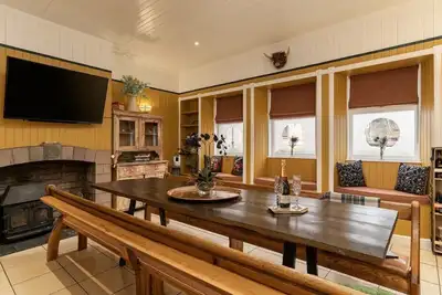 Image de 50 The High Street - By The House of Danu - 5 Bedroom Townhouse