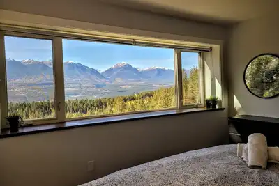 Image de Stay Golden - sleeps 20. Monashee