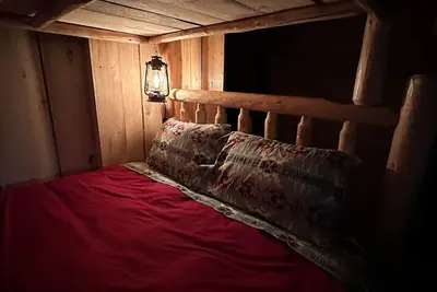 Image de Oz Lodge: Bunkhouse - Cozy, Rustic & perfect for a family or group of friends!
