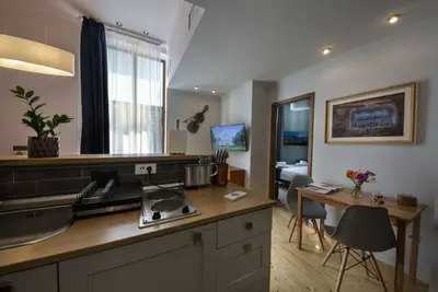 Image de AthenaeumΔSpacious&Cozy 1BrΔPrime LocationΔBalcony