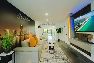 Image de Miami World Mansion/ 9 Bedrooms/ Game Room/ Heated Pool/ Pickleball/ Mini Golf