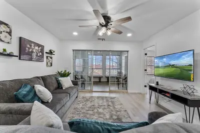 Image de 5 minutes from strip|Pool|King|Stainless|300Mbps|4k|Wd|Bbq