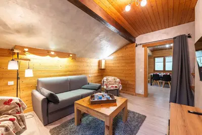 Image de Petite maison 'Gîte Colomban' avec vue sur la montagne, jardin partagé et Wi-Fi