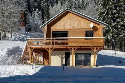Image de Appartement \"Les Iris\" avec vue sur les montagnes, jardin privé et Wi-Fi