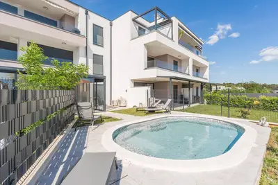 Image de Superbe appartement à Novigrad avec.