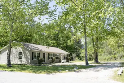 Image de Cozy Camelia B - Quiet Stay in West Auburn