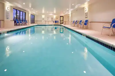 Image de Free Breakfast, Pool, Hot Tub, Gym. Great Suite!