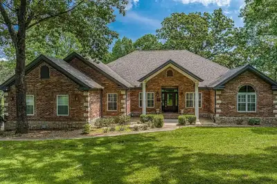 Image de 5-Bedrooms on the water! 2 Kitchens, Hot Tub, and Theatre!