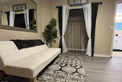 Image de Welcome to the River House! Bright peaceful desert/river home.