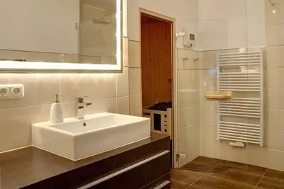 Image de Appartement-1-Salle de bain privée séparée-Vue sur la marina