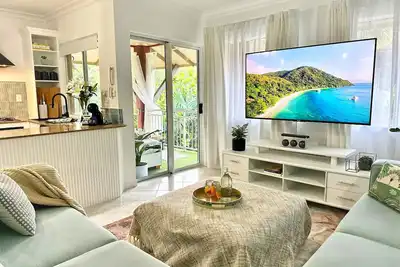 Image de Luxury Tropical 2 bedroom apartment in resort 4 pools - 5 mins to Cbd/airport