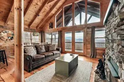 Image de Cabin With Amazing Views! Sleeps 6! Only 8 Minutes To The Strip!