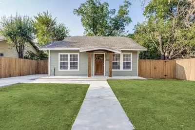 Cozy house in Bishop District