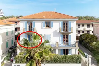 Image de 4 Suite Grecale, primo piano, balcone lato lungomare abitabile, bagno con vasca