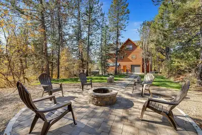 Image de Lazy Bear - Game rm - Hot tub - Trailer parking - 3000 sq ft home - Rustic