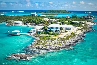 New! Secluded private retreat with yoga studio, pool, private beach & much more!
