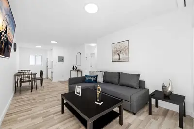 Image de Lovely 2br, 10min Downtown.