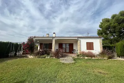 Image de Quiet house with large garden near the beach ideal for families.