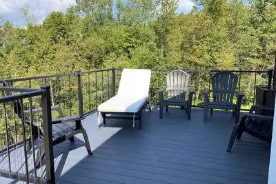 Image de Stratton Mountain House, Golf, Swim, Hike, Dining, Ski, Snowboard & Shuttle.