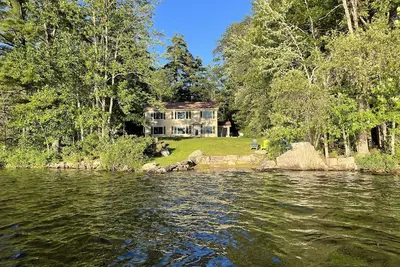 Image de Maine Lake Country Home: Pond + Water Crafts and Ski