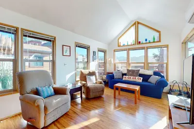 Image de Dog-friendly cabin w/private hot tub, large deck & beautiful ocean mountain view