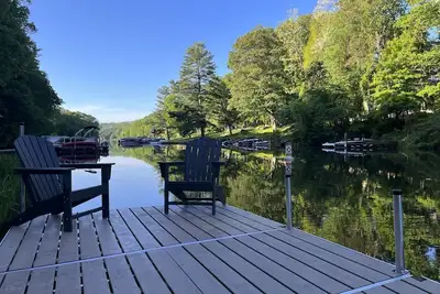 Image de Cozy Lakefront Cottage on Candlewood- swim, relax, hike, wineries 90min from Nyc