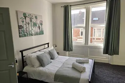 Image de 5 bedroom 7 beds Parking Perfect for contractors