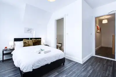 Image de Modern 5 Bed 3 Bath House in Colchester