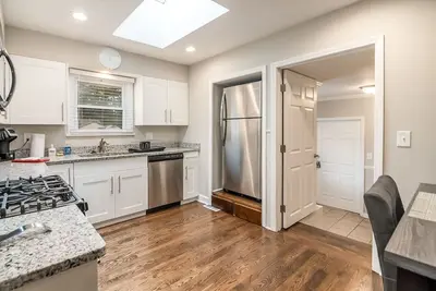 Image de Elgin Rental- Jay St\n
