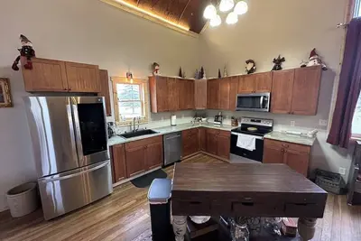 Image de Parish & Bell Tower 18Ft ceilings and lots of space for guests.