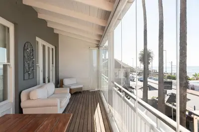 Image de Harbour View Cottage with enclosed porched and breathtaking views of Kalk Bay