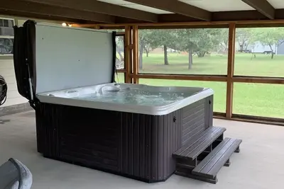 Image de Luxurious, fishing, riding boat and fun at Richland Chambers at Lake front home