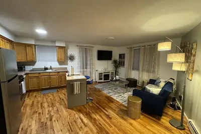 Image de 15 mins away from Jfk airport, cozy 2 bedroom 1 bathroom apartment.