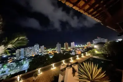 Image de Mansão com Vista 180 Graus Para Mar. 1000m2 de Área