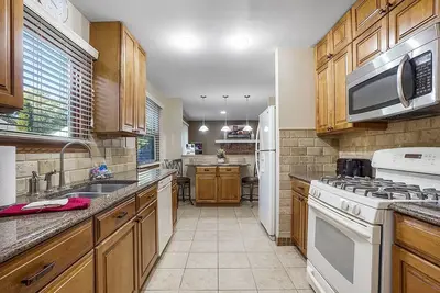 Naperville Rental - Woodview Ln