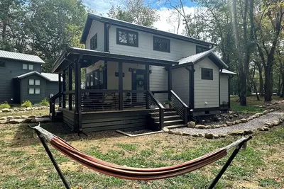 Image de Bliss at the Bluff: Luxury Tiny House Retreat in Monteagle, Tn!