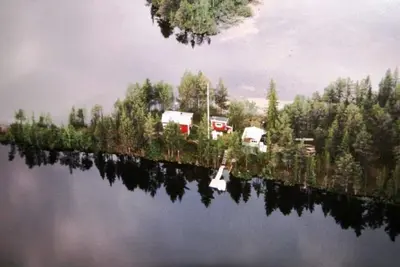 Image de Comfortable cottage surrounded by water, fantastic scenery and in private location