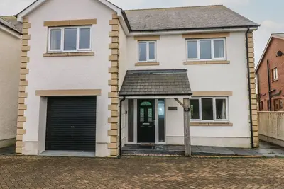 Image de Llygad Y Lleuad ( Moon), pet friendly, with a garden in Burry Port